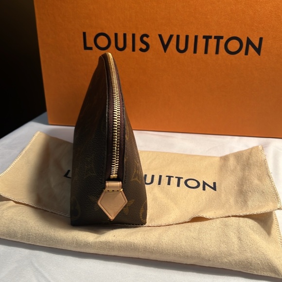 🔥 💯 Authentic Louis Vuitton Cosmetic Case - Picture 2 of 6